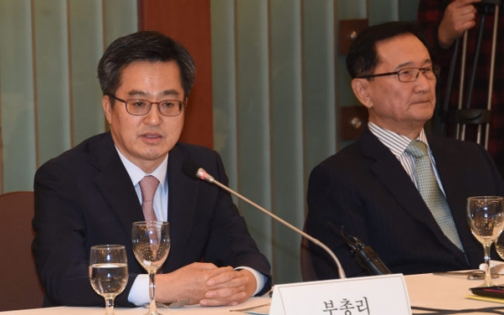 Finance minister stresses gov't efforts to tackle structural problems, external risks