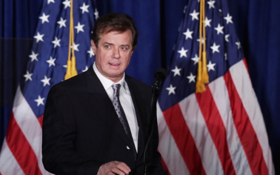 Manafort, Gates surrender to federal authorities