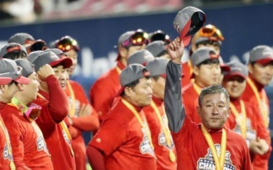 Reigning baseball champions extend manager through 2020