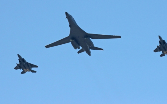 US flies B-1B bombers over Korea ahead of Trump's Asia trip