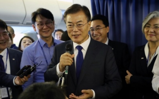 Moon to attend East Asia Summit, talks on regional FTA