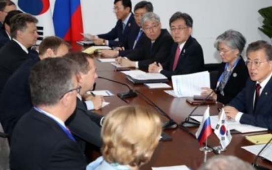 Moon, Russian PM agree to strengthen cooperation on N. Korea, economy