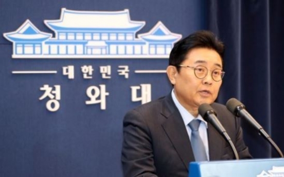 Moon's senior secretary offers to resign over graft scandal