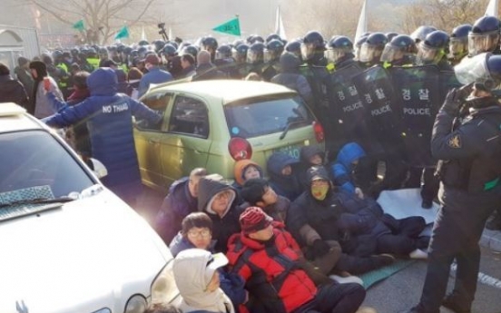 Police clash with protesters near THAAD base