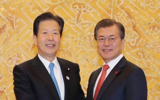 Moon, head of Japan coalition party vow to improve S. Korea-Japan