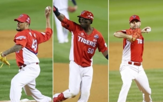 Reigning baseball champs re-sign 3 foreign players