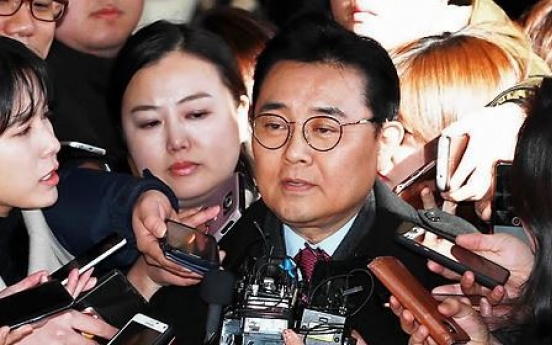 Ex-aide to Moon appears for questioning over bribery suspicions