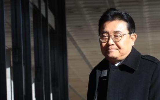 Prosecutors again seek arrest warrant for ex-Moon aide over bribery