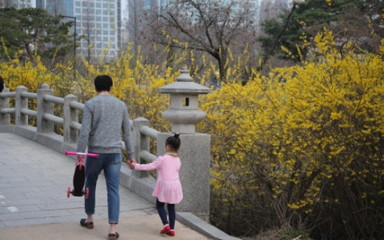 Men on paternity leave on steady rise, working hours down in 2016