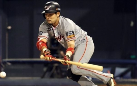 Ex-All-Star outfielder takes biggest pay cut in Korean baseball history