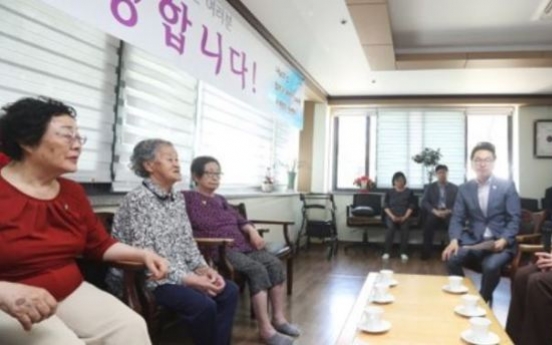 Korea to listen to victims before deciding on controversial comfort women deal