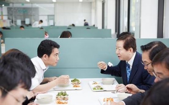 College cafeteria to serve lunch for under $1