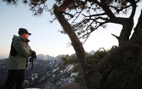 Moon opens new year with mountain hike