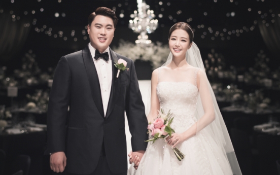 Dodgers’ Ryu Hyun-jin ties knot with sports announcer