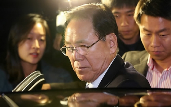 Prosecutors raid 3 ex-presidential aides' homes for suspected bribery in NIS probe