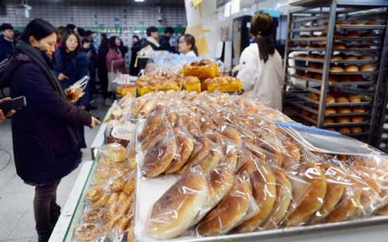 [Weekender] Grab-n-go snacks lure commuters at Korea’s subway stations