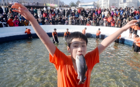 [Photo News] Ice fishing season is here