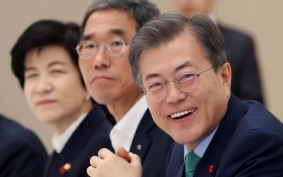 Moon's approval rating dips to 4-month low