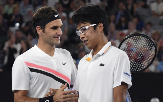 President Moon congratulates tennis sensation Chung Hyeon