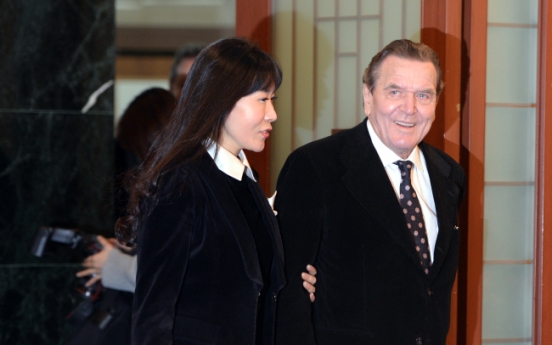 Schroeder voices support for inter-Korean talks