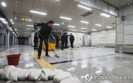 Water main break floods subway station during commuting hours