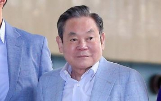 Samsung chief Lee booked for suspected tax evasion: police