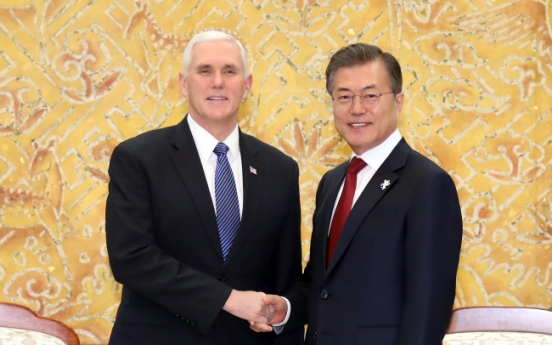 Moon expresses hopes for US-NK talks in meeting with top US, Chinese officials