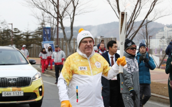 [PyeongChang 2018] IOC President Bach carries torch for PyeongChang on day of opening ceremony