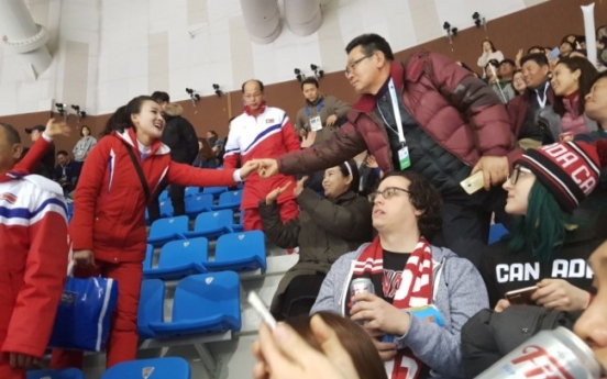 [PyeongChang 2018] The man who shook hands with the North Korean cheerleader