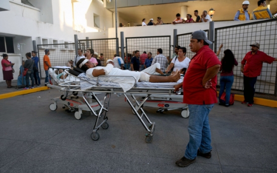 Strong quake shakes Mexico, causing panic