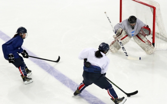 [PyeongChang 2018] 3 N. Koreans dress for joint hockey team's classification match