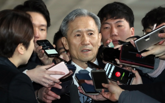 Ex-defense minister grilled over alleged political meddling