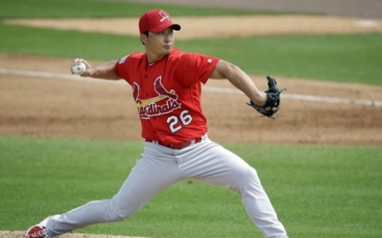 Korean pitcher Oh Seung-hwan joins Blue Jays' camp, says no problem with elbow