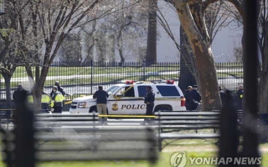 총기논란 와중에…백악관 '앞마당'서 권총자살