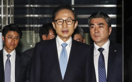 Prosecution ends Lee questioning, mulls next step