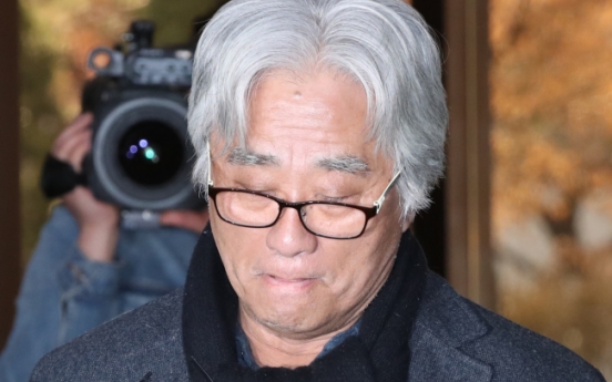 Theater director Lee apologizes amid sex assault allegations