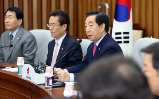 Opposition parties rail against Moon's added pressure over constitutional change