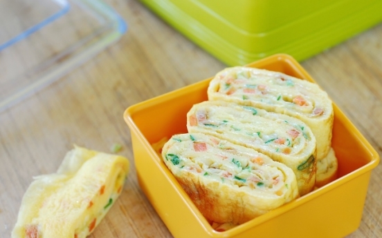 [Home Cooking] Gyeran mari (rolled omelette)