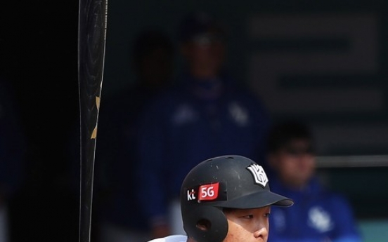 1st overall draft pick hits 1st home run of 2018 KBO season