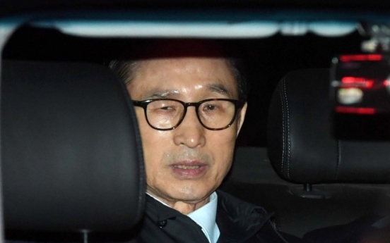 Prosecutors to resume questioning ex-President Lee early this week