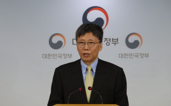 Panel accuses former Park aides of illegally pressuring labor organizations