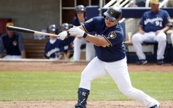 Brewers' Choi Ji-man scores winning run off bench; Rangers' Choo Shin-soo gets one hit