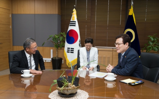 [Photo News] AIA Group head meets FSC Chairman