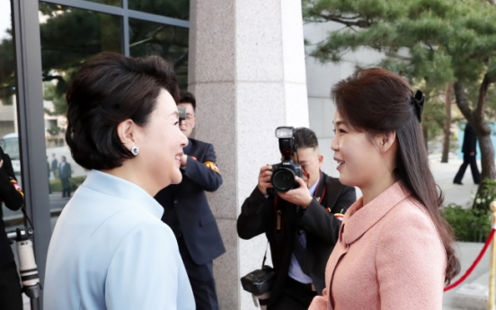 [2018 Inter-Korean summit] NK leader’s wife joins Kim Jong-un at banquet