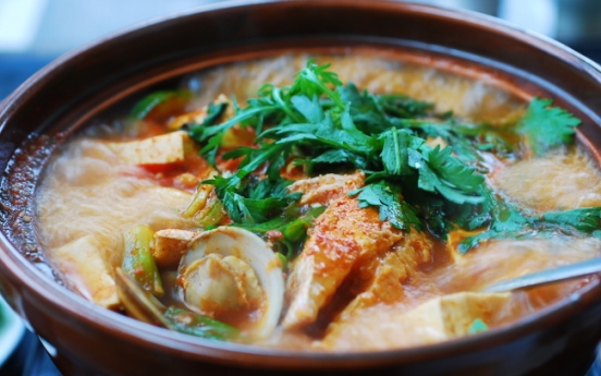 [Home Cooking] Domi Maeuntang (Spicy fish stew made with red snapper)