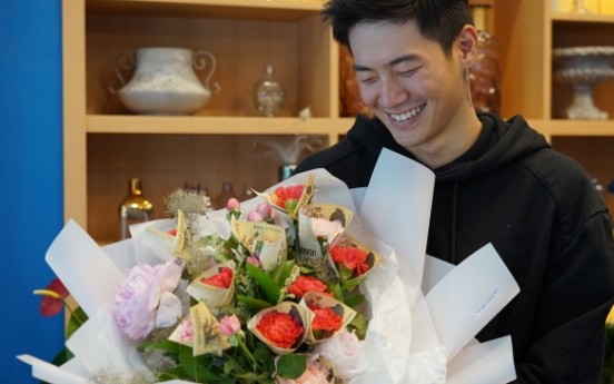 [Video] Male florist describes ‘flair’ for flowers