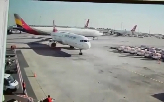 Asiana plane has collision in Istanbul Airport