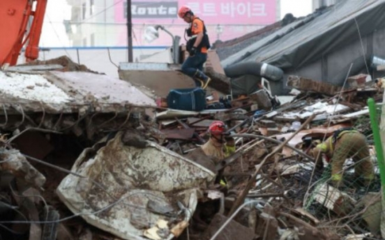 One injured in building collapse in Yongsan