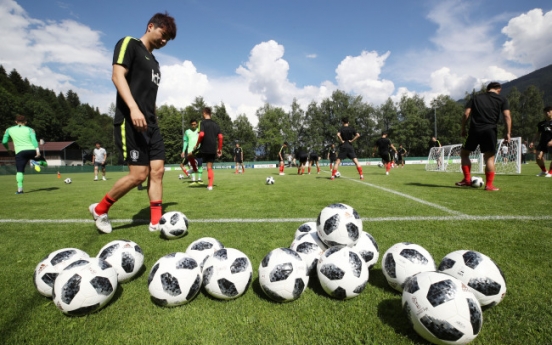 Nat'l football team kicks off training in Austria