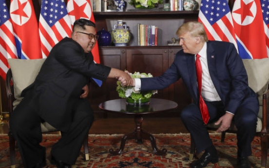 [US-NK Summit] Trump, Kim shakes hands, enter talks